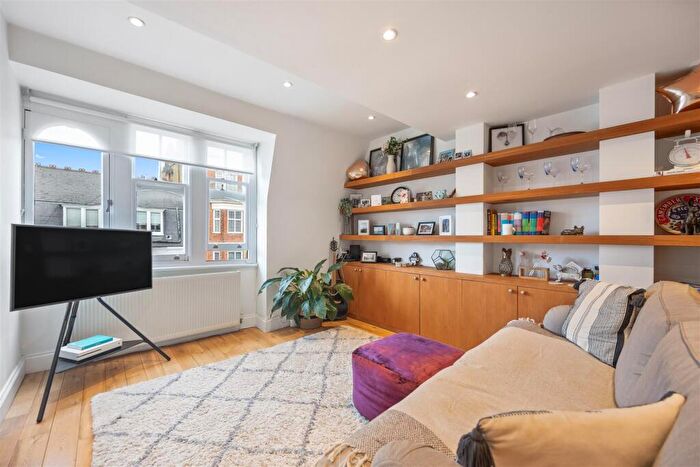 2 Bedroom Apartment For Sale In Glenmore Road, Belsize Park, NW3