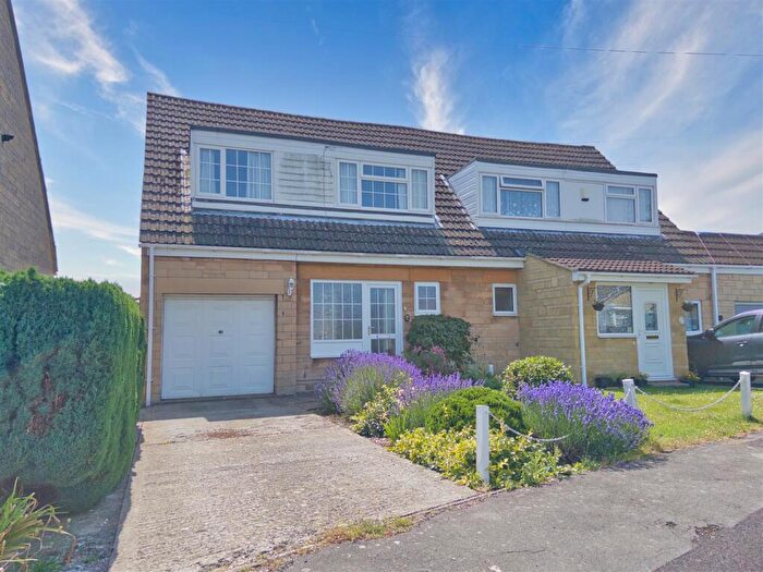 3 Bedroom Semi Detached House For Sale In Sherwood Avenue, Melksham, SN12