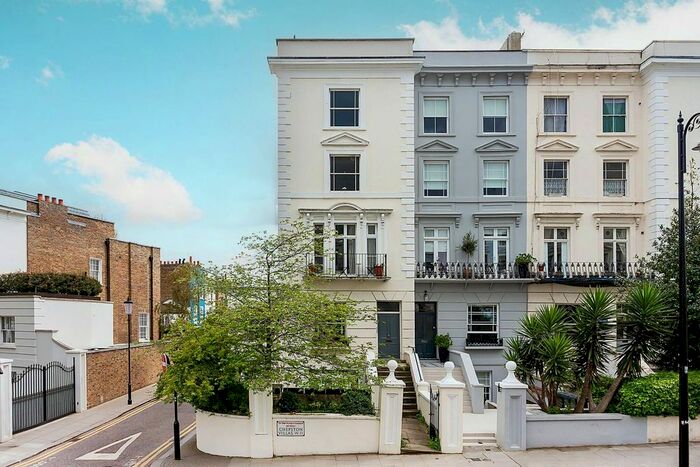 3 Bedroom Flat To Rent In Chepstow Villas, Notting Hill, London, W11