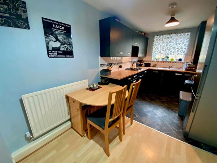 3 Bedroom Town House For Sale In Dale View, Longwood, Huddersfield, HD3