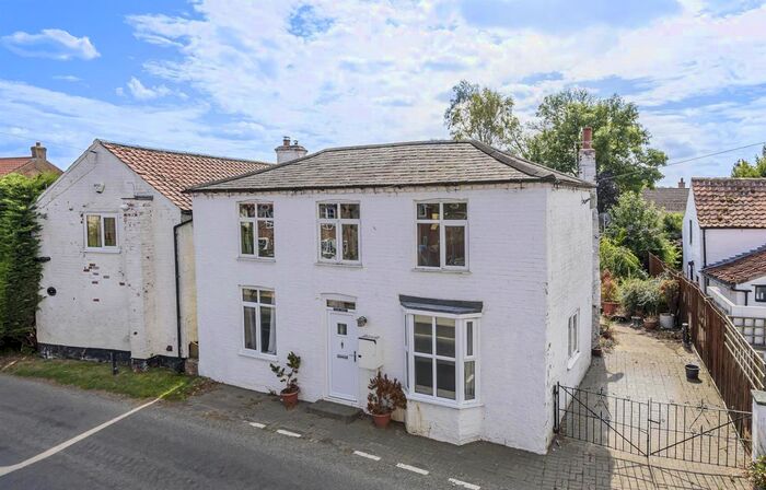 4 Bedroom Detached House For Sale In Main Road, Belchford, Horncastle, LN9