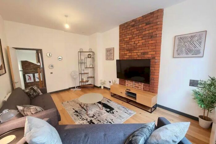 2 Bedroom Town House To Rent In Blossom Street, Manchester, M4