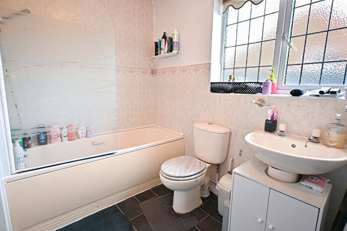 2 Bedroom Bungalow For Sale In Burton Road, Spalding, Lincolnshire, PE11