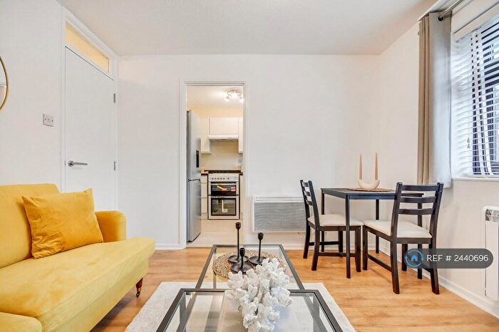 1 Bedroom Maisonette To Rent In Belvawney Close, Chelmsford, CM1