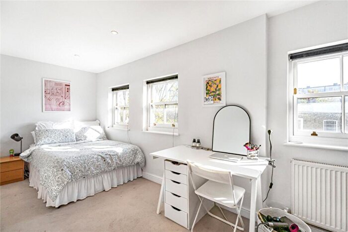 4 Bedroom Terraced House To Rent In Anchor Terrace, Cephas Avenue, London, E1