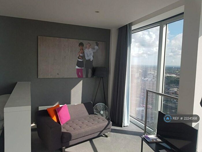 Studio To Rent In The Rotunda, Birmingham, B2