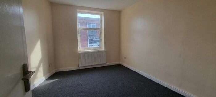 2 Bedroom Flat To Rent In Lees Road, Oldham, OL4