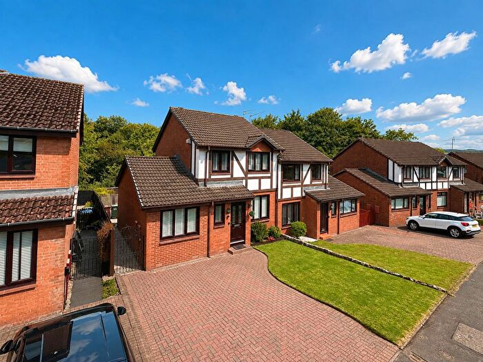 4 Bedroom Semi Detached House For Sale In Sandielands Avenue, Erskine, PA8