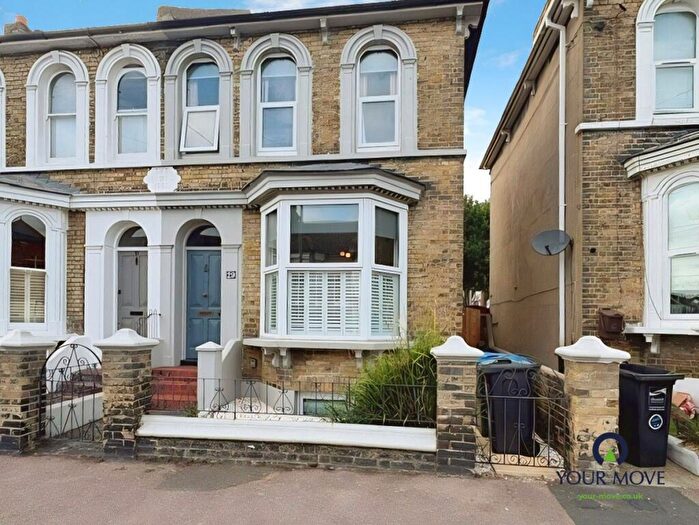 4 Bedroom Semi Detached House For Sale In Duncan Road, Ramsgate, Kent, CT11