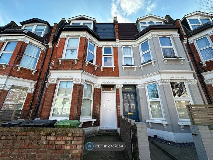 Studio To Rent In Hampden Road, London, N8