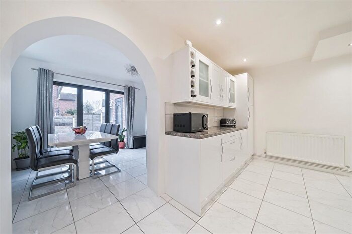 3 Bedroom Semi-Detached House For Sale In Petersham Drive, Orpington, BR5