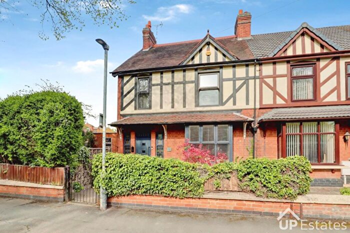 2 Bedroom End Of Terrace House For Sale In Park Avenue, Nuneaton, CV11