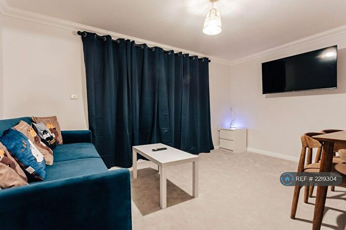 2 Bedroom Flat To Rent In Cambridge Road, Bournemouth, BH2