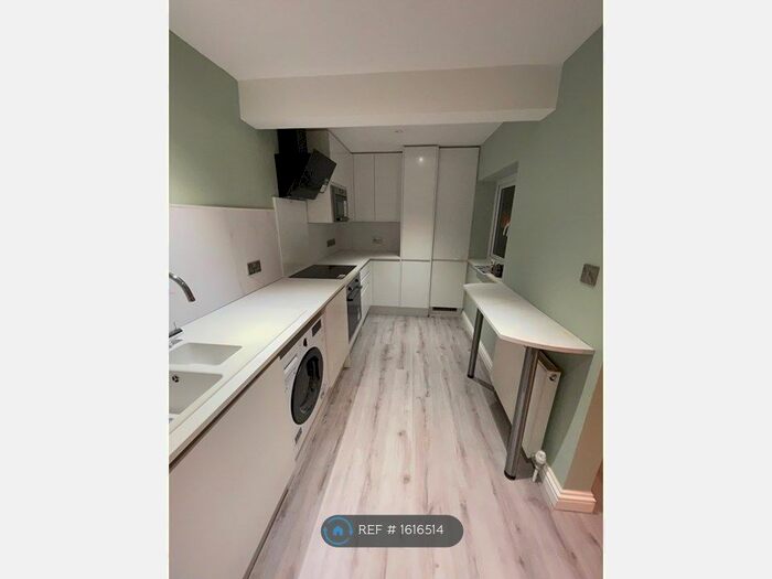 2 Bedroom Flat To Rent In Warrenne Keep, Stamford, PE9