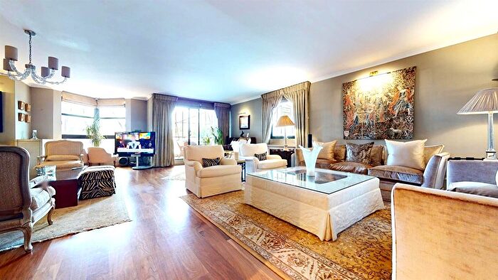 5 Bedroom Flat To Rent In Waterside Point, Anhalt Road London, SW11