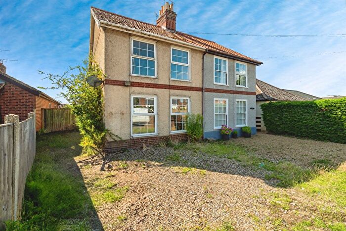 3 Bedroom Semi-Detached House For Sale In Stalham Road, Hoveton, Norwich, NR12
