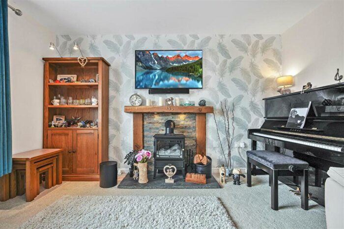 3 Bedroom Detached House For Sale In New Chapel Lane, Penistone, S36