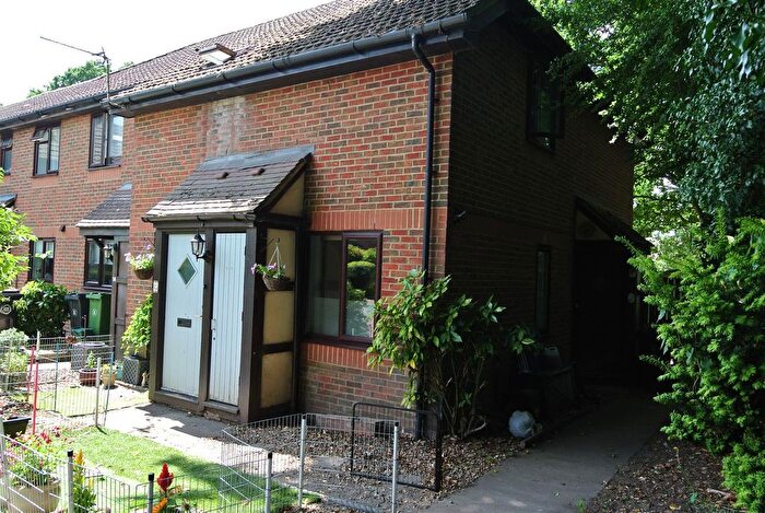1 Bedroom End Of Terrace House For Sale In Medhurst Close, Chobham, Woking, GU24