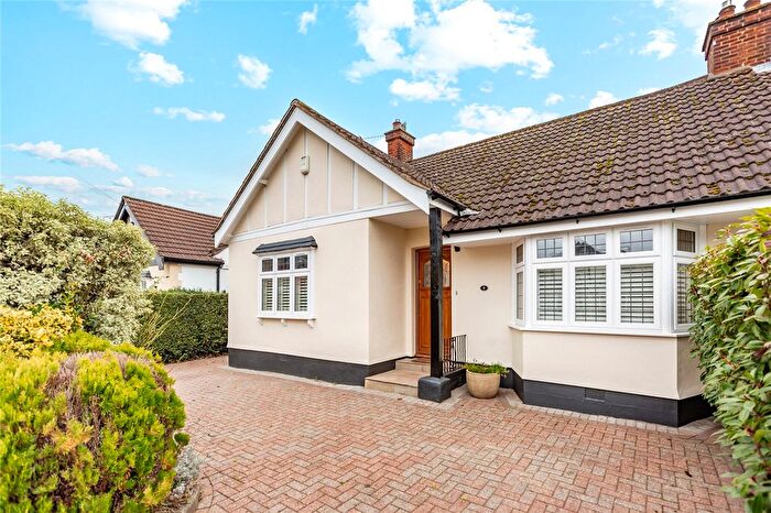 2 Bedroom Bungalow For Sale In Cedar Gardens, Upminster, Essex, RM14