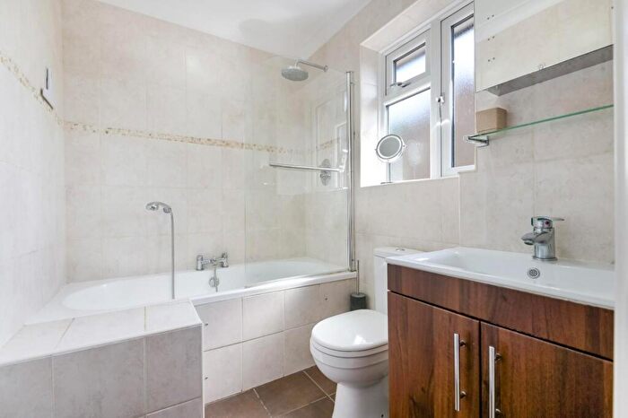 4 Bedroom Detached House For Sale In Walnut Grove, Banstead, SM7