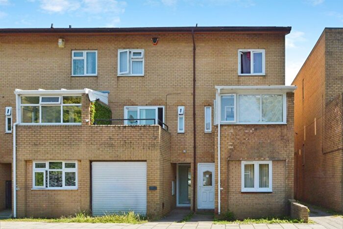 4 Bedroom Property For Sale In Mullion Place, Fishermead, Milton Keynes, MK6