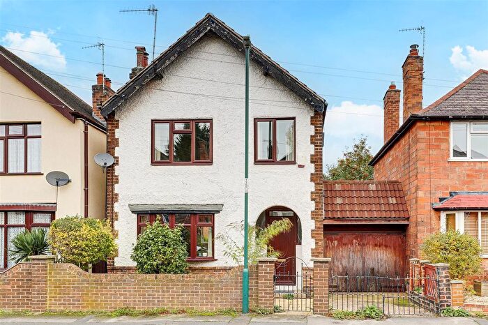 3 Bedroom Detached House For Sale In Devon Drive, Nottingham, NG5