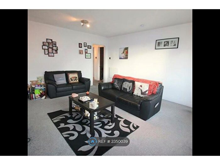 2 Bedroom Flat To Rent In Rutland Court, Lytham St. Annes, FY8