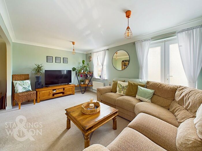 3 Bedroom Town House For Sale In Chaffinch Mews, Redenhall, Harleston, IP20