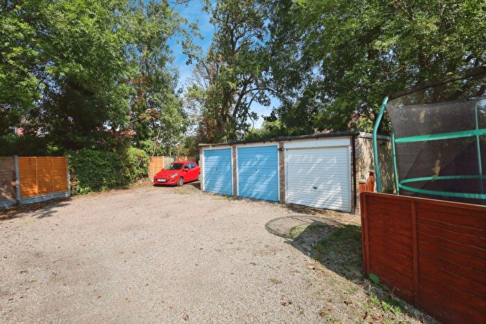 2 Bedroom Flat For Sale In Cavendish Gardens, Westcliff-On-Sea, SS0