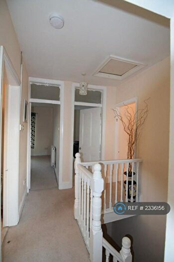 2 Bedroom Flat To Rent In Church Road, Hartshill, Nuneaton, CV10