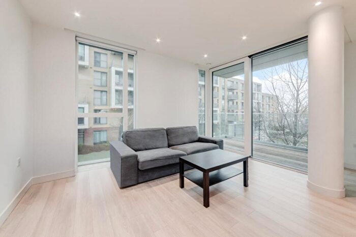 2 Bedroom Flat For Sale In The Parkhouse, Kayani Avenue, N4
