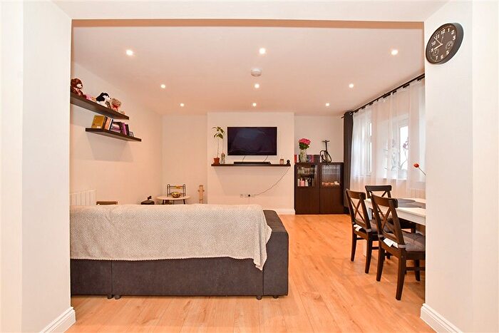 2 Bedroom Flat For Sale In Langhurst Wood Road, Horsham, West Sussex, RH12