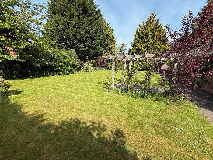 4 Bedroom Manor House For Sale In Westwood Drive, Bourne, PE10