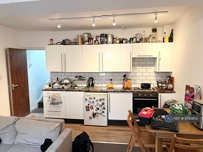 1 Bedroom Flat To Rent In East St, Bristol, BS3