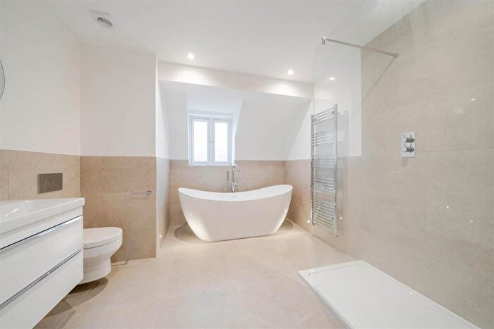 4 Bedroom Detached House For Sale In Stables Square, Barnham, PO22