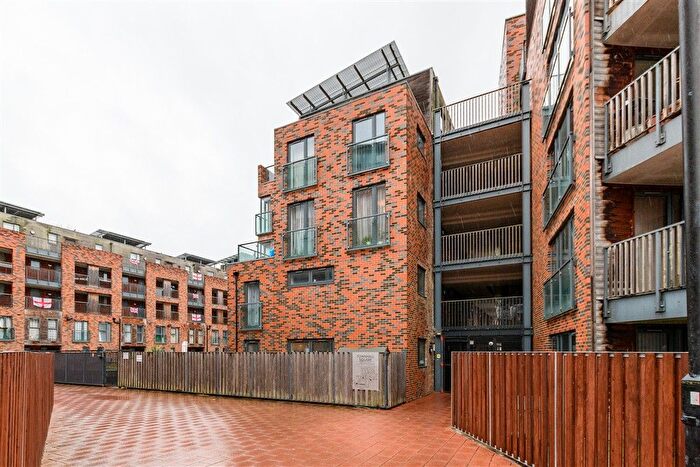 2 Bedroom Flat For Sale In Townhall Square, Crayford, Dartford, Kent, DA1