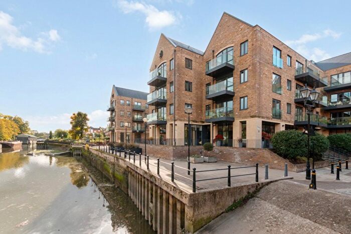 3 Bedroom Flat For Sale In Swan Street, Isleworth, TW7