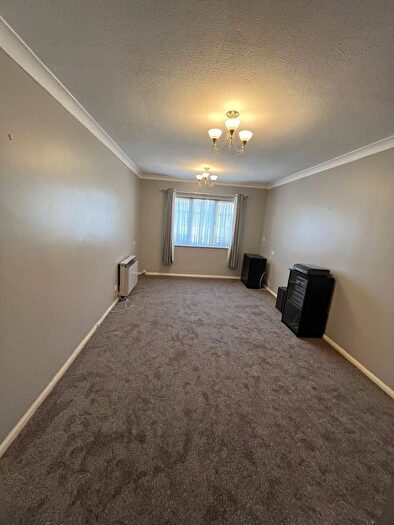 1 Bedroom Flat For Sale In Limewood Court, Beehive Lane, Gants Hill, Essex, IG4