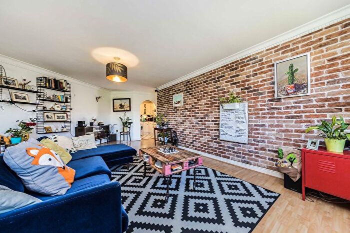 2 Bedroom Flat To Rent In Macmillan Way, Tooting, SW17