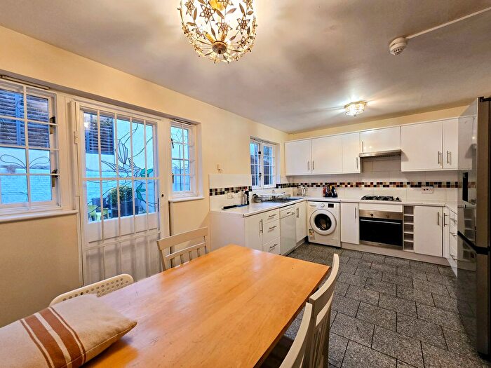 5 Bedroom Terraced House To Rent In Keats Close, Bermondsey, SE1