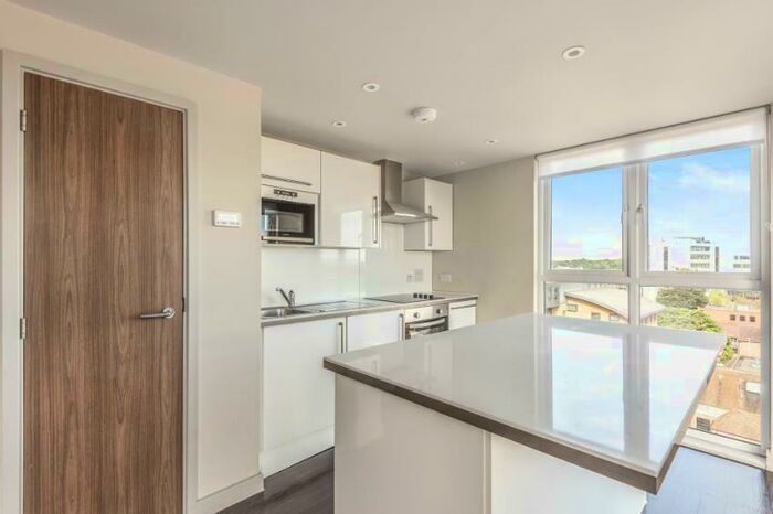 2 Bedroom Flat To Rent In High Street, Bracknell, Berkshire, RG12