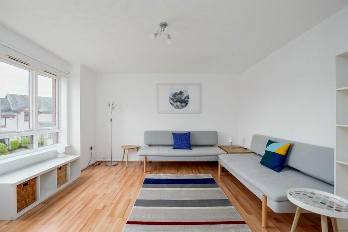 2 Bedroom Flat To Rent In Carnbee Crescent, Liberton, Edinburgh, EH16