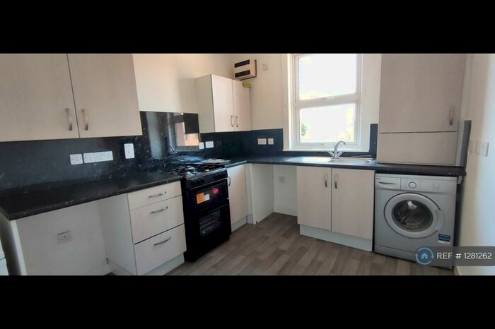 3 Bedroom Flat To Rent In Arklay Street, Dundee, DD3