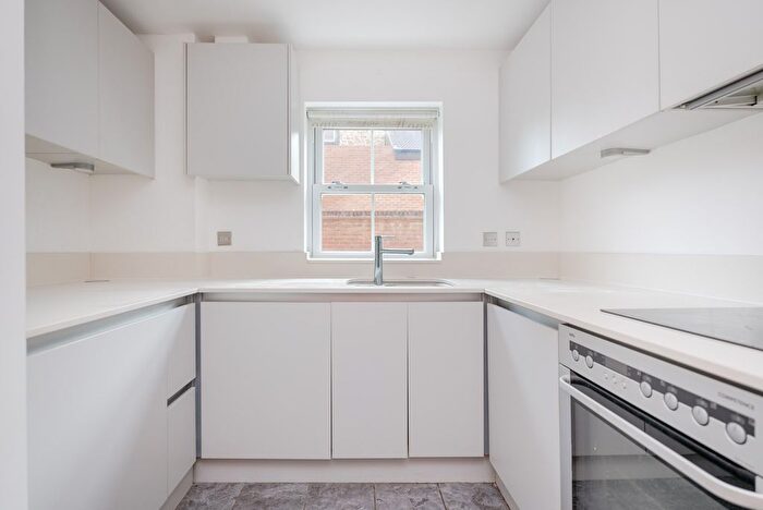 2 Bedroom Flat To Rent In Albury Road, Guildford, Surrey, GU1