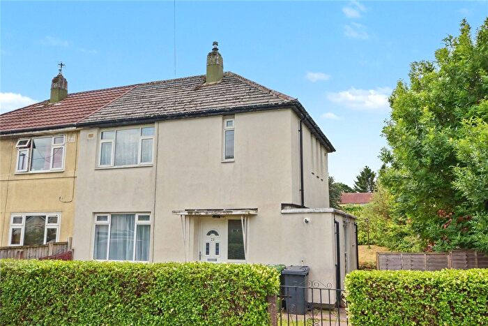2 Bedroom Semi-detached House For Sale In Raynel Mount, Leeds, West Yorkshire, LS16