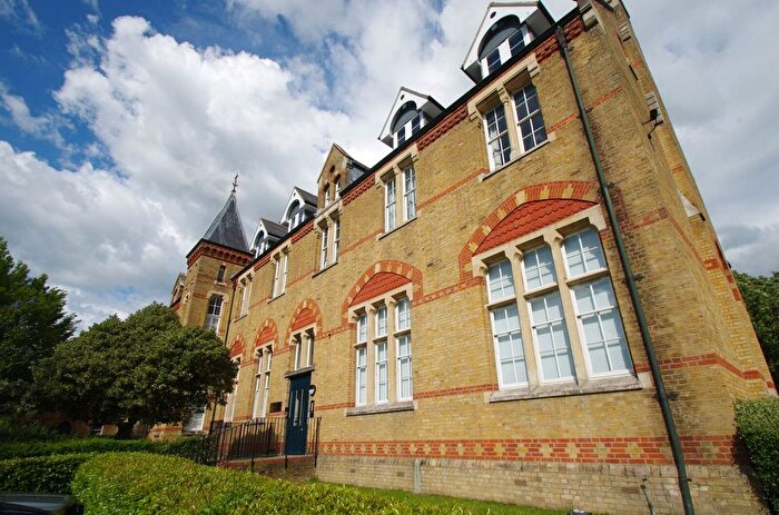 1 Bedroom Flat To Rent In Alexandra Court, Keele Close, Watford, WD24
