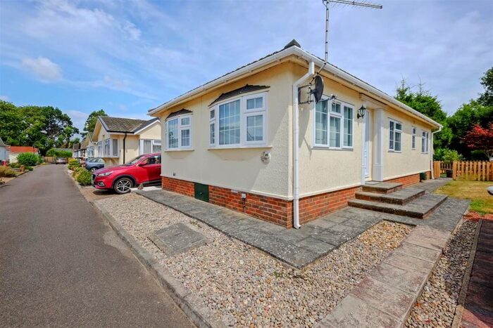 2 Bedroom Park Home For Sale In Stone Street, Petham, Canterbury, CT4