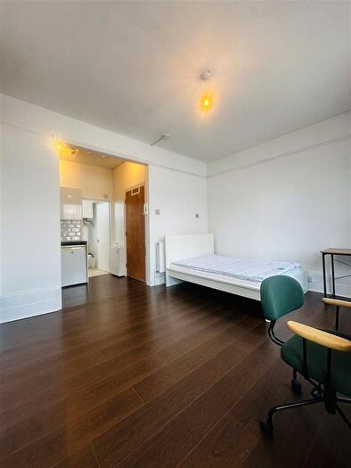 Studio To Rent In New North Road, Islington, N1