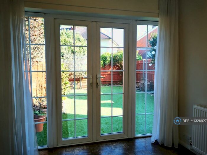 3 Bedroom Terraced House To Rent In Verdun Road, London, SW13