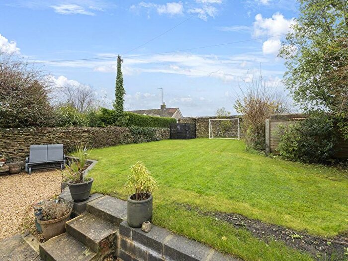 3 Bedroom Link Detached House For Sale In Longburton, DT9